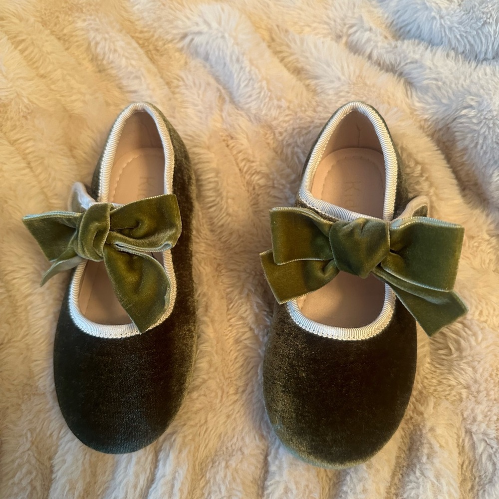 Kiderence Green Velvet Ballerina Flats Size 9T